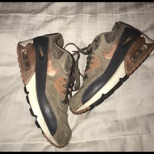 Nike Air max running shoes Rose gold